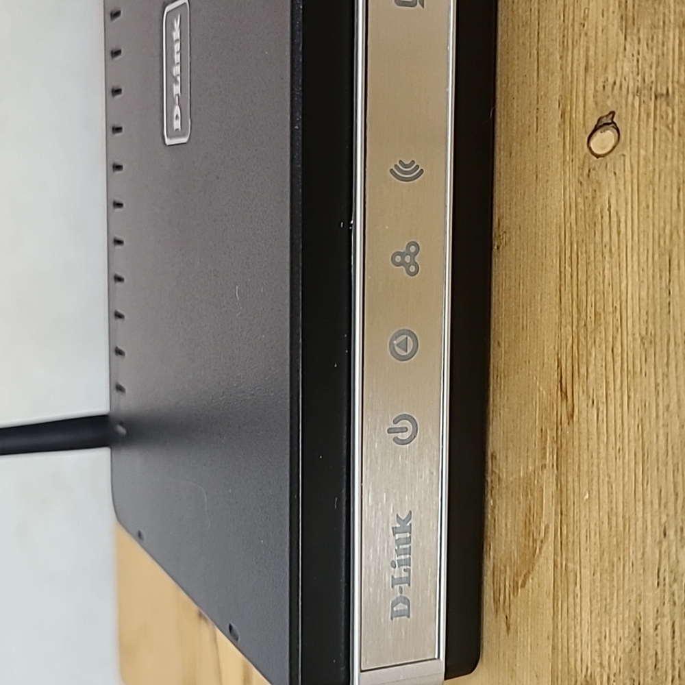 D-Link Router Model DIR-615 - Picture 4 of 8